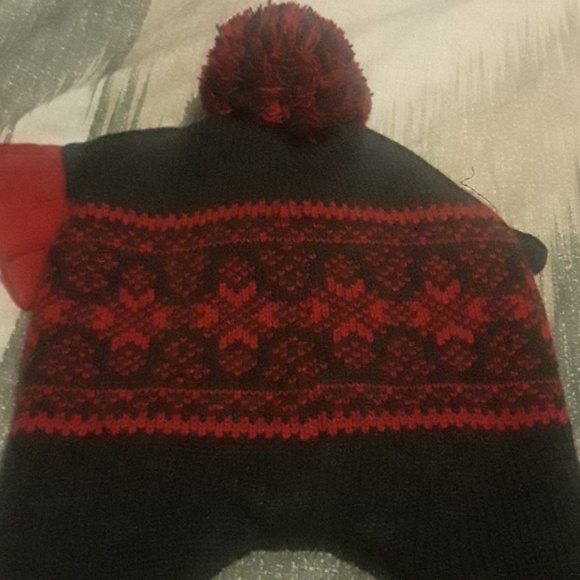 Kids size 8 hat and glove set - Picture 3 of 4